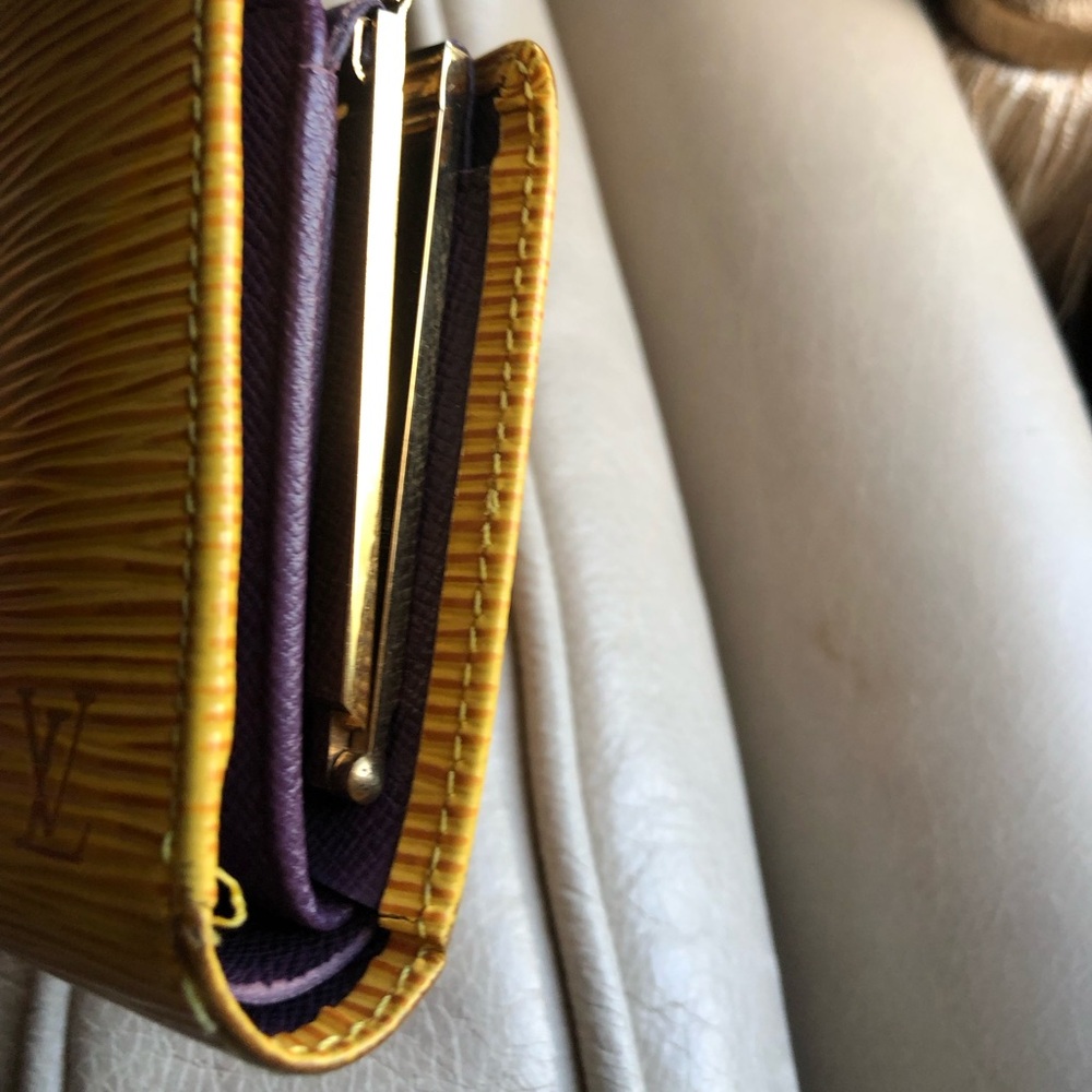 Louis Vuitton Epi Wallet - Picture 7 of 7